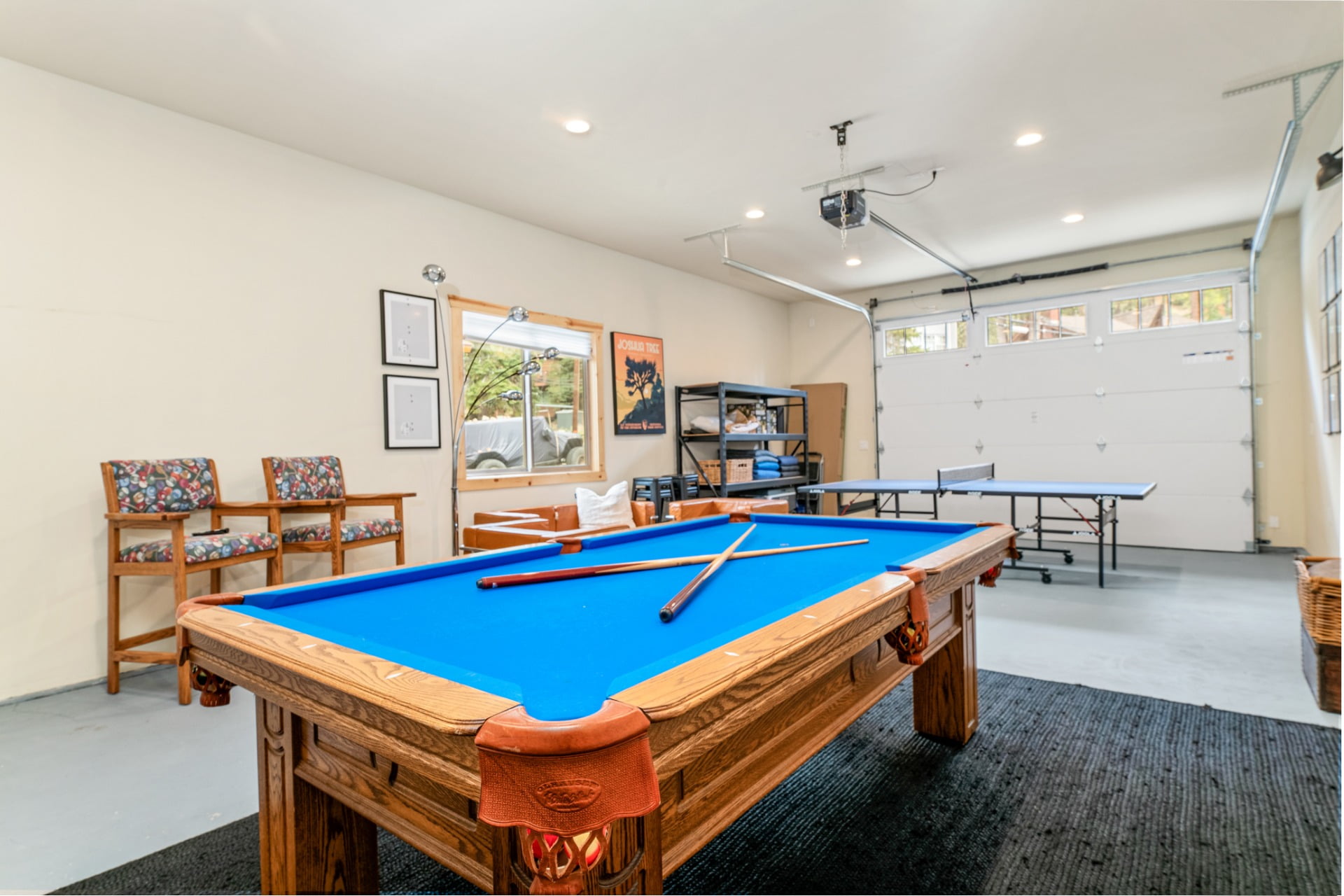 Pool Table, gameroom, family friendly vacation rental cabin